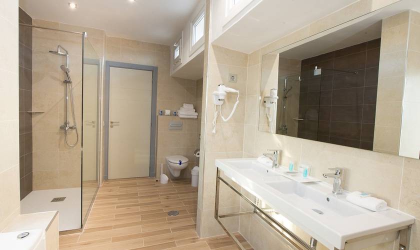 Mastersuite bathroom3 Hôtel HL Suitehotel Playa del Ingles**** Gran Canaria