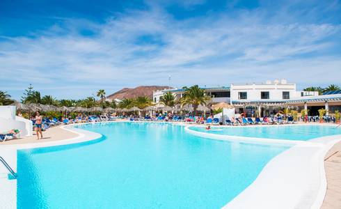 PISCINES Hôtel HL Río Playa Blanca**** en Lanzarote PISCINES Hôtel HL Río Playa Blanca**** en Lanzarote