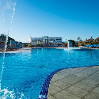PISCINES Hôtel HL Club Playa Blanca**** en Lanzarote PISCINES Hôtel HL Club Playa Blanca**** en Lanzarote