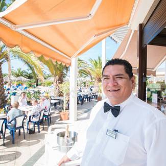 BAR DE PISCINE Hôtel HL Río Playa Blanca**** en Lanzarote BAR DE PISCINE Hôtel HL Río Playa Blanca**** en Lanzarote