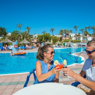 BAR DE PISCINE Hôtel HL Club Playa Blanca**** en Lanzarote BAR DE PISCINE Hôtel HL Club Playa Blanca**** en Lanzarote