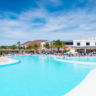 PISCINES Hôtel HL Río Playa Blanca**** en Lanzarote PISCINES Hôtel HL Río Playa Blanca**** en Lanzarote