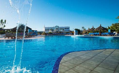 PISCINES Hôtel HL Club Playa Blanca**** en Lanzarote PISCINES Hôtel HL Club Playa Blanca**** en Lanzarote