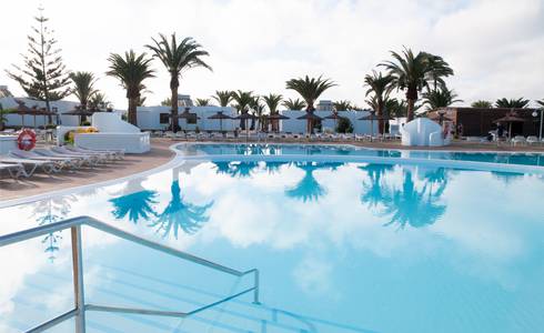PISCINES Hôtel HL Río Playa Blanca**** en Lanzarote