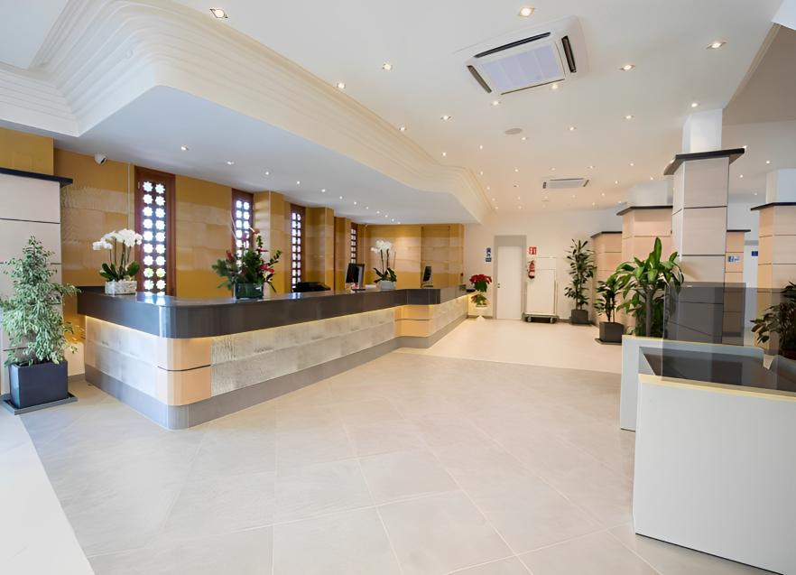 TOUJOURS À VOTRE DISPOSITION Hoteles López TOUJOURS À VOTRE DISPOSITION Hoteles López