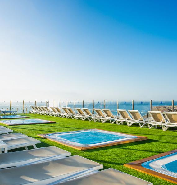 Terrasse solarium Chill Out avec jacuzzi et vue sur la mer Hôtel HL Suitehotel Playa del Ingles**** Gran Canaria Terrasse solarium Chill Out avec jacuzzi et vue sur la mer Hôtel HL Suitehotel Playa del Ingles**** Gran Canaria
