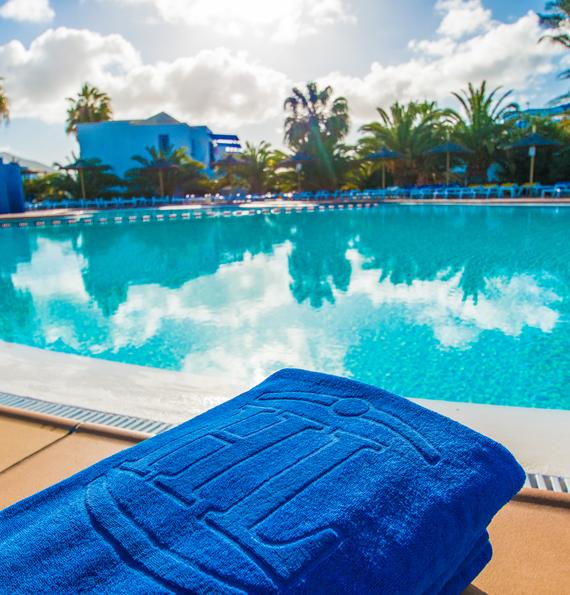 Piscine extérieure Hôtel HL Paradise Island**** Lanzarote Piscine extérieure Hôtel HL Paradise Island**** Lanzarote